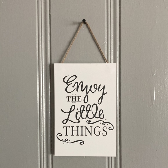 NWT Chic White with Black - Enjoy the Little Things Wooden Decoration Sign - Picture 1 of 6